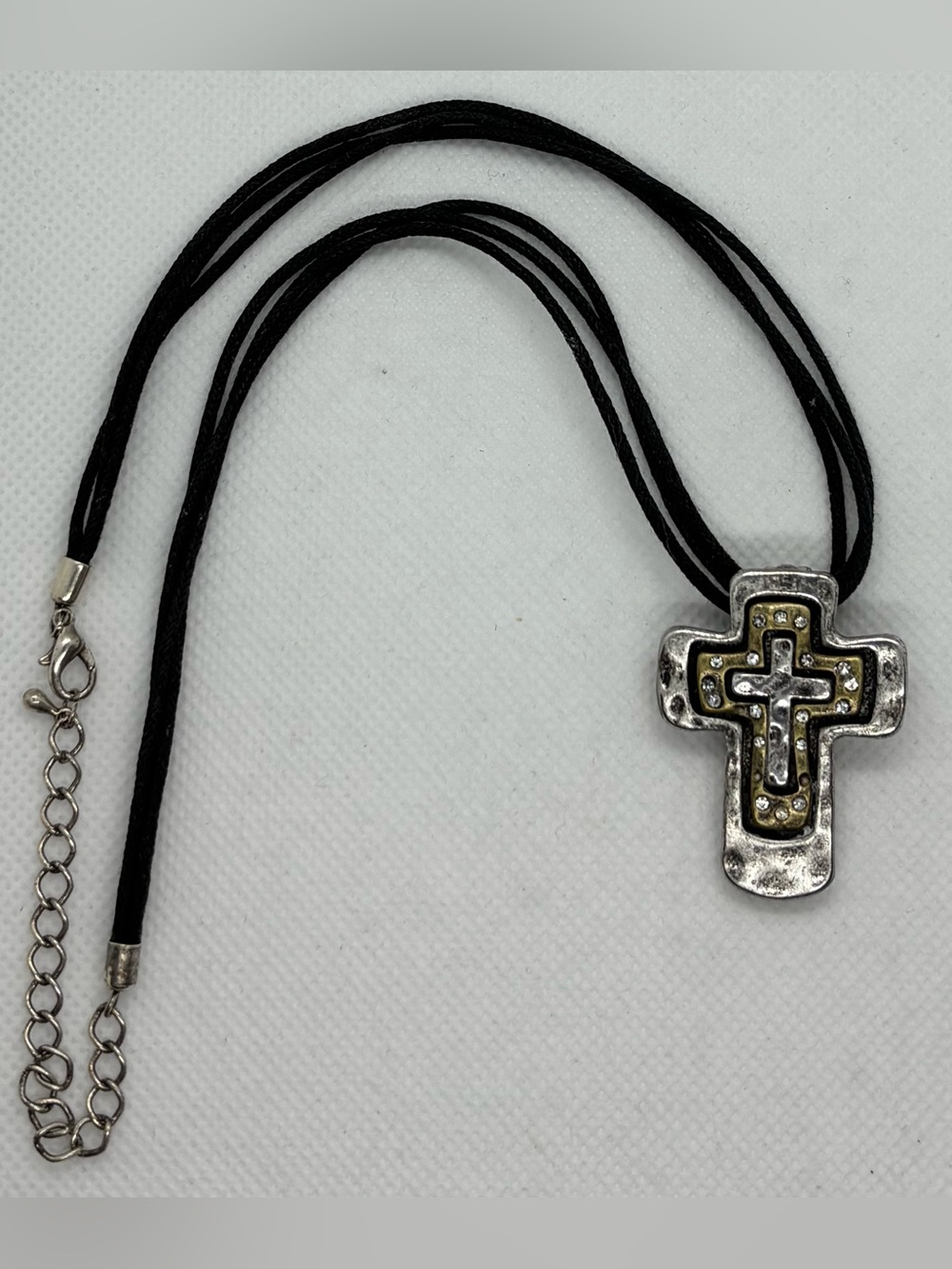 PREMIER DESIGNS CROSS NECKLACE
